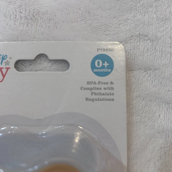 Disney Baby Winnie The Pooh Pacifier with Cover - Picture 3 of 3